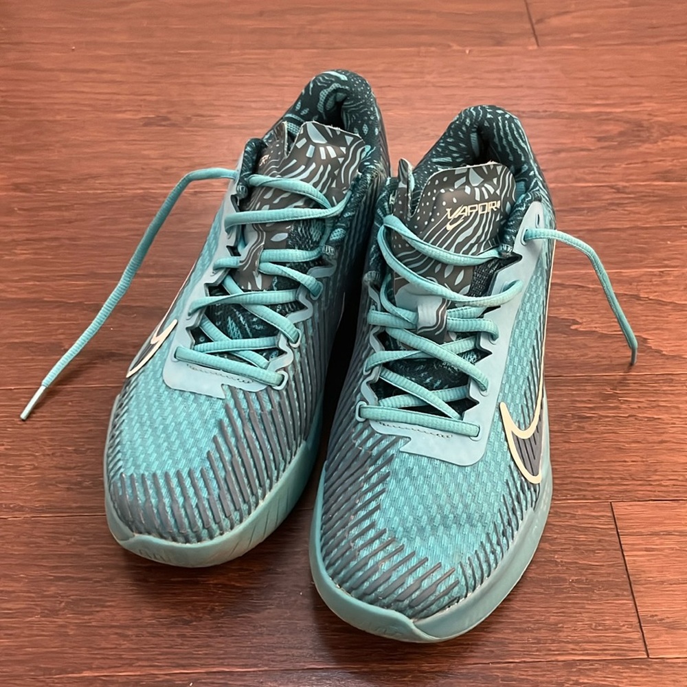 Nike Vapor 11 Tennis Shoes, Size 7